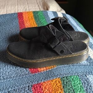 DR Martins ZEBZAG
Suede Slingback Platform Mules